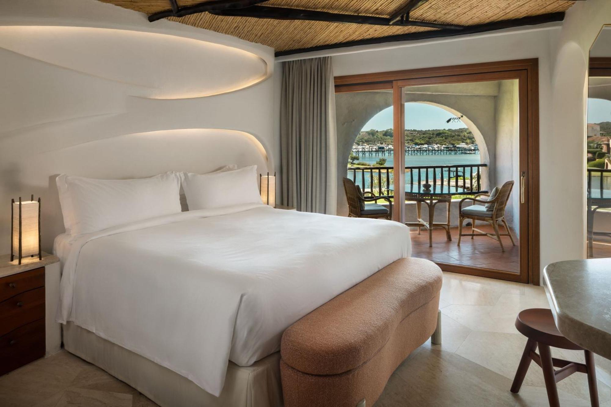 Suite Luxury Contemporanea con Letto King-Size, Balcone e Vista Mare